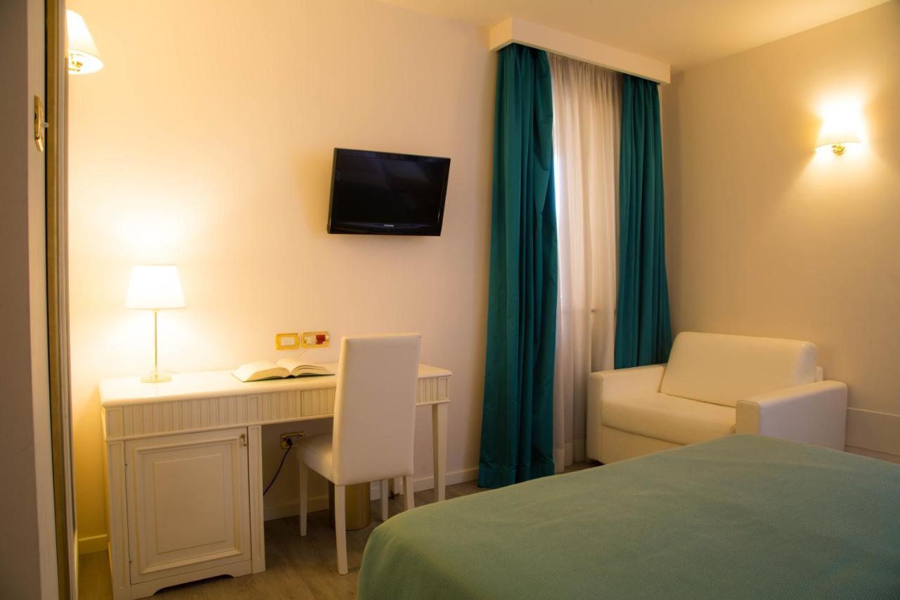 Hotel Palazzo Bello - Nuova Gestione Recanati Buitenkant foto